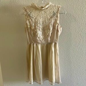 Ark & Co Sleeveless Lace Yolk High‎ Collar Beige/Ecru Open Back Dress Sz S- EUC